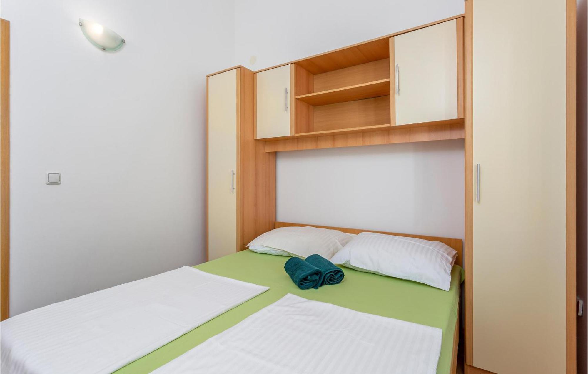 Beautiful Apartment In Krk With Kitchen Крк Экстерьер фото